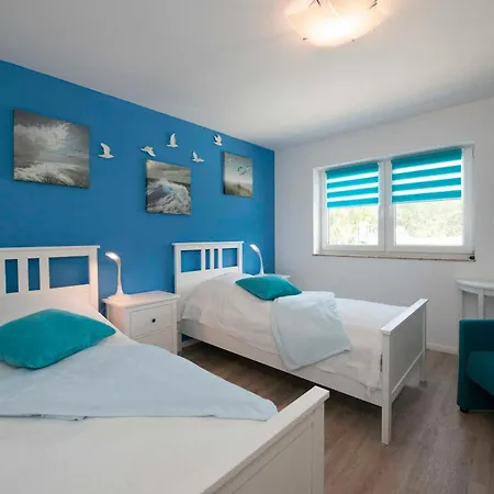 Ferienhaus Reetdachhaus Kustensegler Altenkirchen (Mecklenburg-Vorpommern)